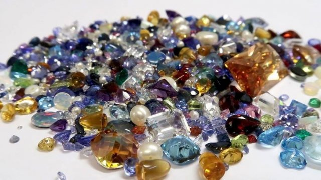 Драгоценные камни , виды камней. Геммолог