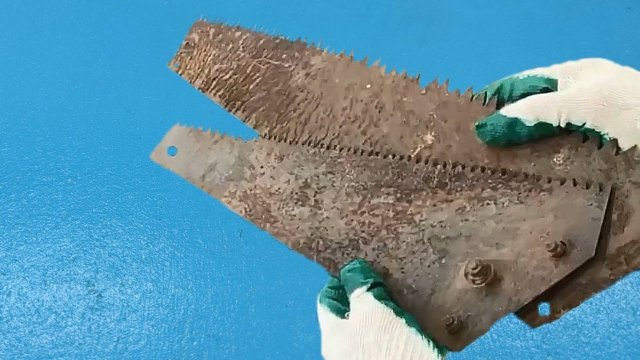 Дачный умелец показал шикарную идею из старой ножовки и авто покрышки! Не задумываясь сделал также