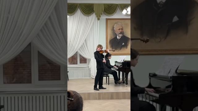 Игра на скрипке. Агент Патрик Нигард. Агент Ольга Гроза.