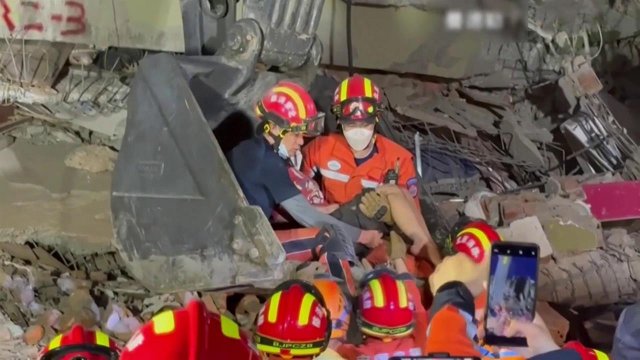 В Мьянме спасли женщину, которая больше двух суток пробыла под завалами