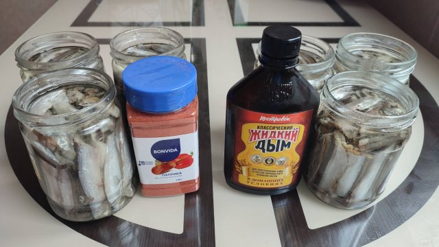 Шпроты из мойвы в автоклаве.