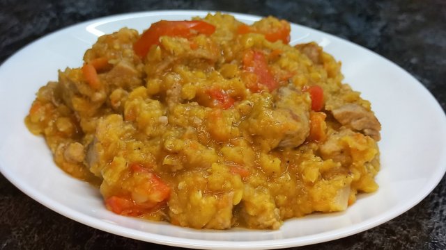 Чечевица с овощами и мясом на ужин