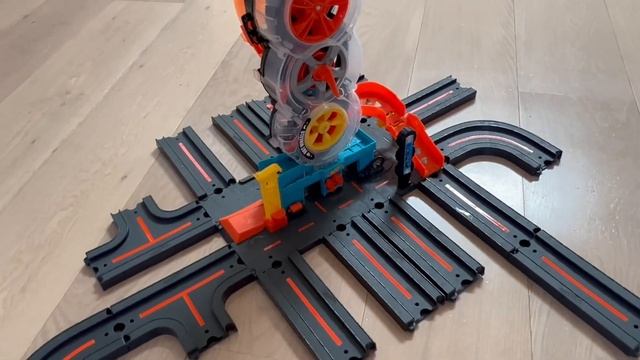 HOT WHEELS SUPER TWIST TIRE SHOP!  NEW FOR 2022!  TIME FOR A NEW SET OF TIRES IN HOT WHEELS CITY!