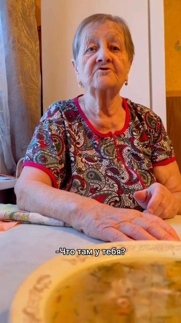 Не понимаю людей которые едят щи без сметаны. Это вообще законно?