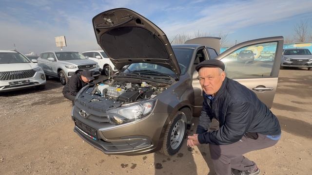 ТУ ГРАНТУ СВЕРХУ ИЗ БОЧКИ КРАСИЛИ, А ЭТУ ИЗ СЕРЕДИНЫ! Взяли самую доступную LADA GRANTA 2025 CLASSIC