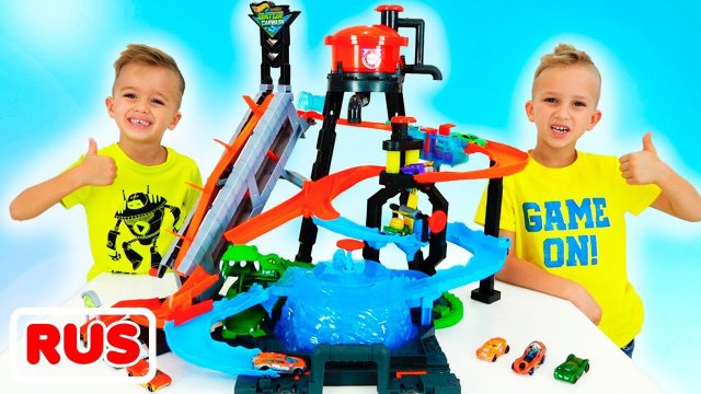 Влад и Ники играют с игрушечными машинками | Город игрушек! Видео для детей.