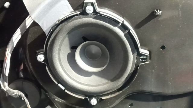 Замена штатных динамиков под штатные размеры Lada Granta на Piranha 130 v.2 от DL AuDiO