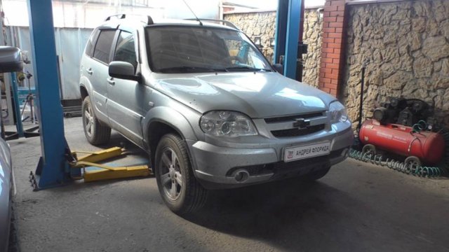 Замена гидронатяжителя ГРМ на автоматический на Chevrolet Niva 4х4  Шевроле Нива 2016 года