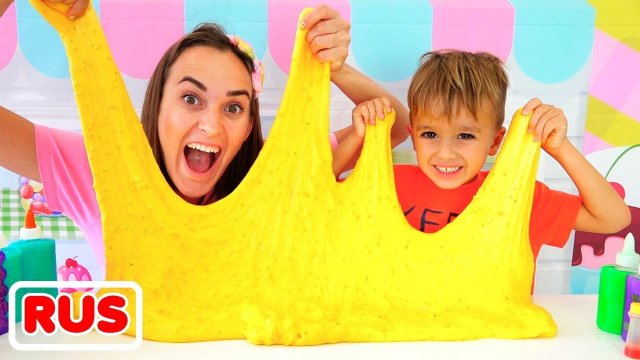 Влад и Ники вместе с мамой делают блестящий слайм! Видео для детей.