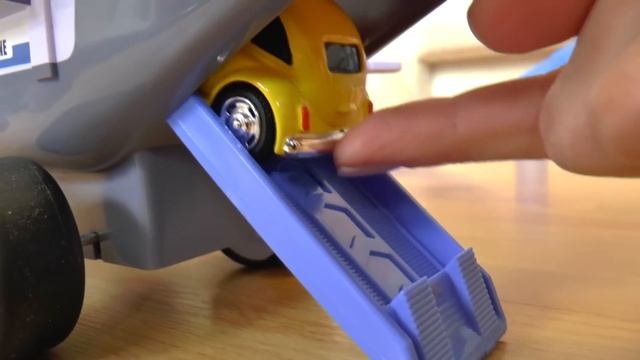 Видео про игрушечный самолет для детей