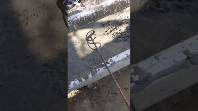 Изготовление бетона или раствора перфоратором.