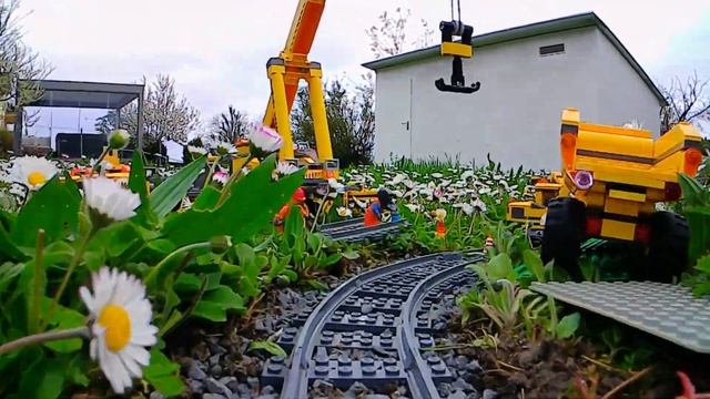 LEGO Железная дорога в глубине сада для детей