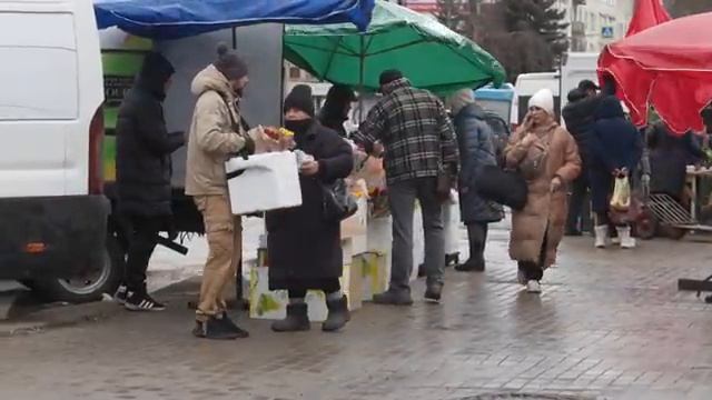 СБИВАЮ цены НЕЛЕГАЛАМ на цветочном РЫНКЕ! ТОРГОВЦЫ захвалити рынок цветов на 8 марта и НЕПУСКАЮТ!!!