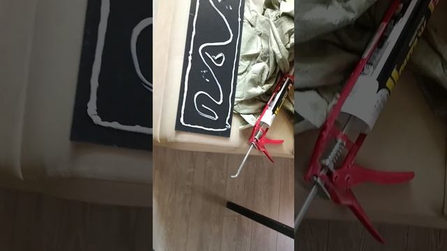 на что клеить кварц винил на стены?