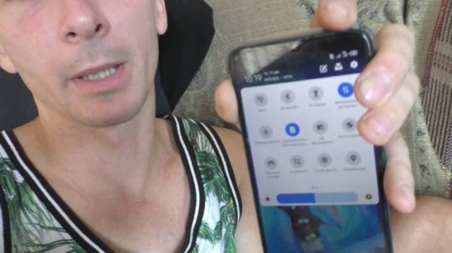 Почему звук на телефоне не работает показано что наушники подключены?