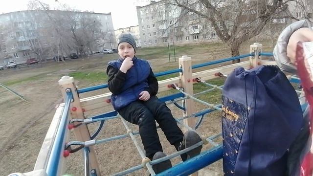 VID_20250415_191937.mp4