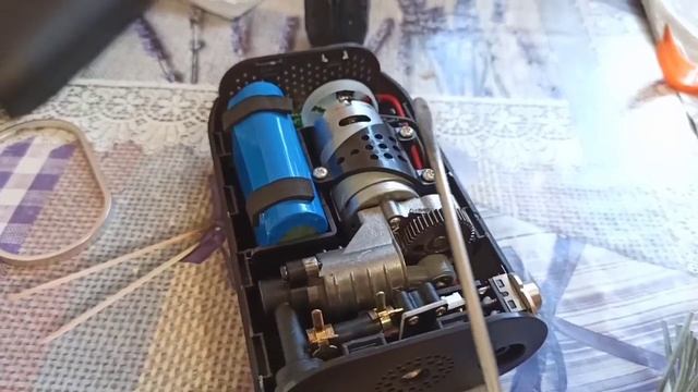 Как разобрать аккумуляторный насос?