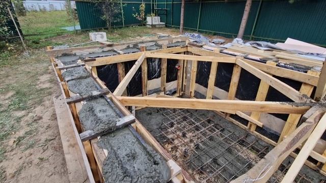 Заливка бетоном чаши бассейна с подвесной опалубкой, 3-й этап строительства бассейна