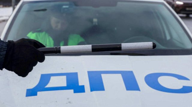 Сотрудники ГАИ устроили погоню со стрельбой за угонщиком на Камчатке