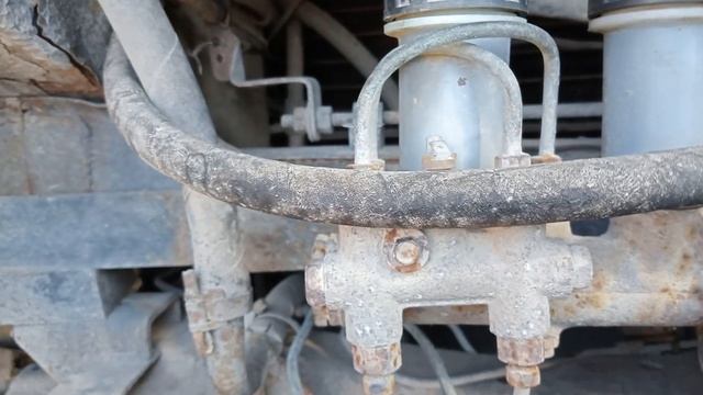УАЗ. Как прокачать тормоза одному.