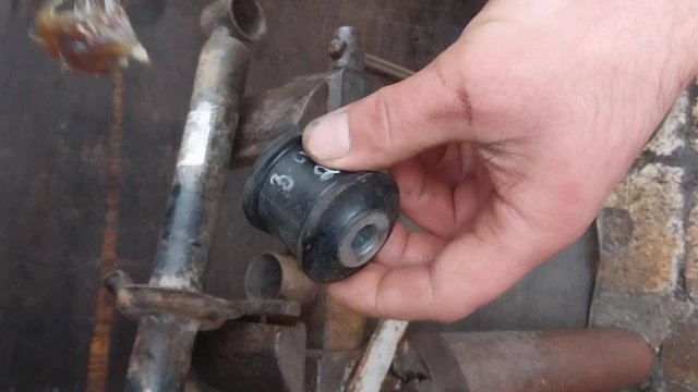 Замена сайлентблока без пресса в тисках