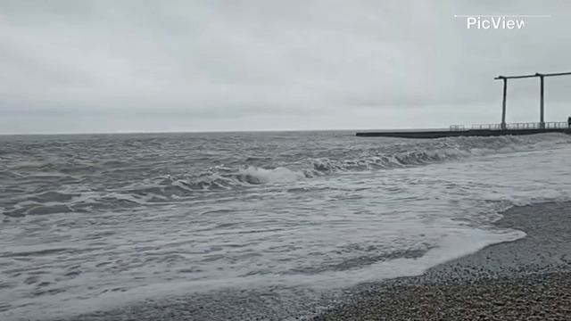 Сочи Адлер сегодня 21апреля 2025. Есть ли мазут на курорте. Какая обстановка на пляже, море, берегу