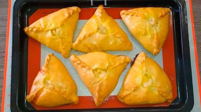 КУРНИКИ с курицей и картошкой | Тесто на сметане без дрожжей | Быстро и очень просто