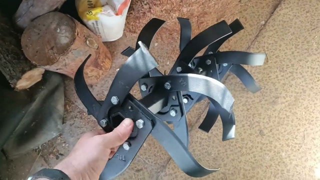 Huter МК-15000Р как правильно собирать фрезы на культиватор мотоблок? и сколько заливать какое масло
