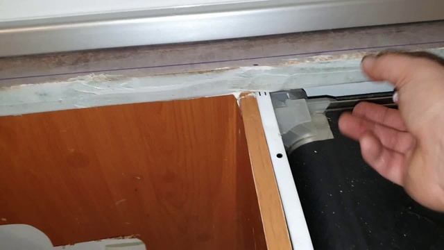 как правильно защитить вырез в столешнице до установки мойки или варочной панели