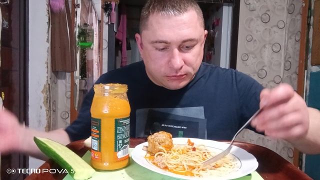 мукбанг/обжор/спагетти и тефтели с подливкой,кабачковая икра/