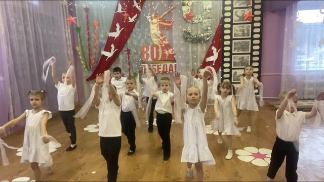 Танцевальный флешмоб «Аист на крыше»