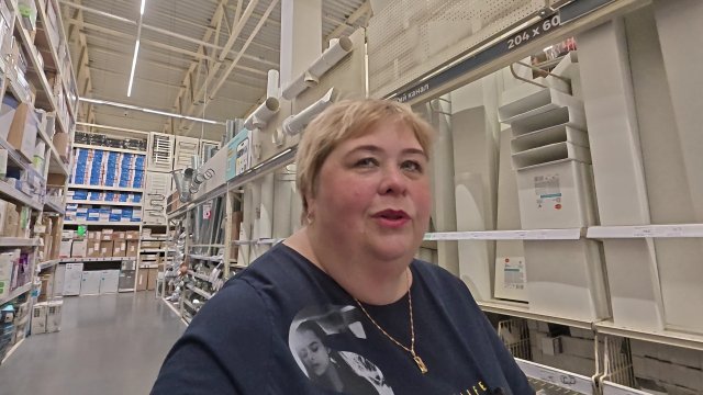 Сегодня у нас насыщенный день. Купили новую  посуду  Маскитные  сетки не удалось найти.