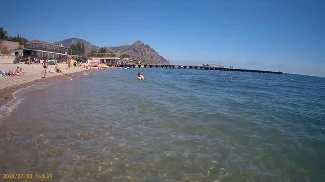Пляж в поселке Курортное, Крым, июлю 2024