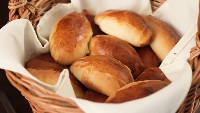 ГОТОВИМ ВМЕСТЕ С САВЕЛИЕМ! ПИРОЖКИ С КАПУСТОЙ и С КАРТОШКОЙ! ЧТО СКАЖЕТ КОНСТАНТИН ИВЛЕВ?