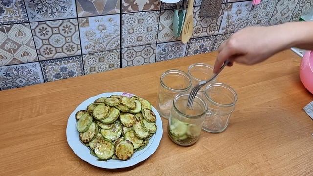 Хоть 100 банок закрой! Съедят всё! Жареные кабачки в томатном соусе на зиму