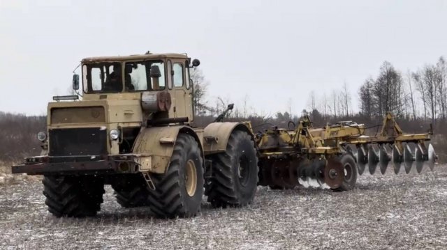 Настоящая мощь! Трактор К-700 работает!