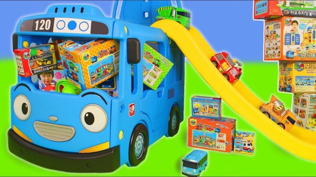 СИНИЙ АВТОБУС ТАЙО РАЗБИРАЕМ ИГРУШКИ ИЗ МУЛЬТИКА | Игрушечные машинки для детей!