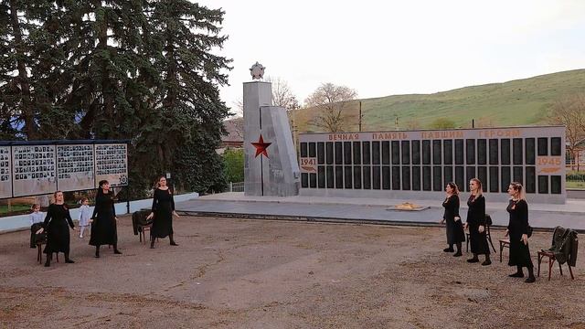 "Блокадный вальс" в исполнении педагогов МБДОУ "Детский сад № 16".