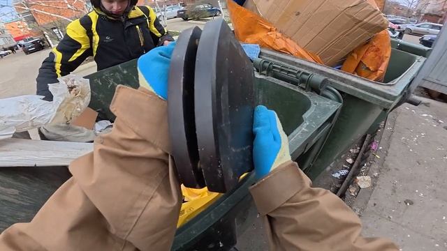 Как я лазая по мусорккам и зарабатываю☢️