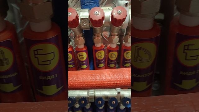 Коллекторная разводка водопровода Краснодар проспект писателя Знаменского. сантехник ГМР