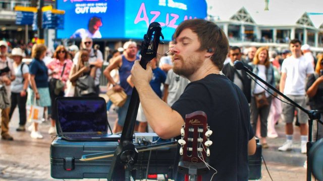 Reinhardt Buhr - Multi-Instrumental Live Looping Street Performance - 05.2025