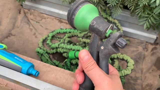 Прикупила новый шланг для полива к насосу.