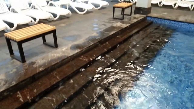 Хвалынске термы. Бассейн под открытым небом с теплой в