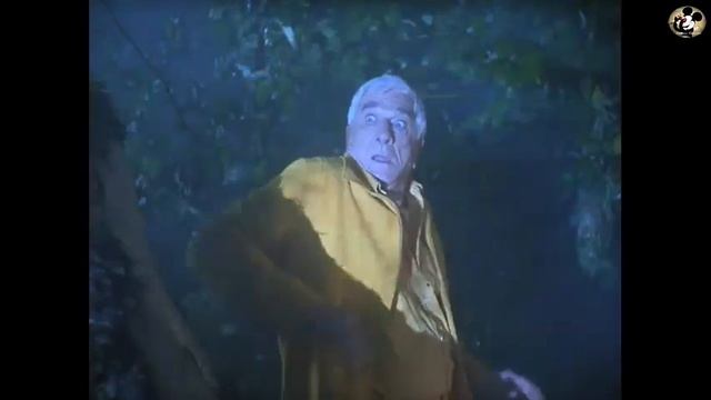 Лесли Нильсен бежит от поезда