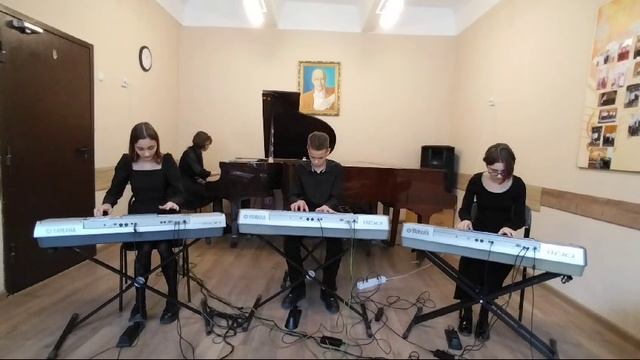 Ансамбль "Акцент " Эдвард Григ "В пещере горного короля" из сюиты Пер Гюнт .mp4