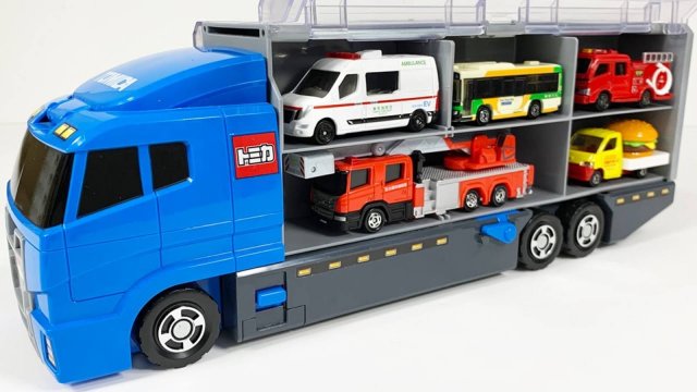 Автовоз с игрушечными машинками скорая помощь кран автобус
