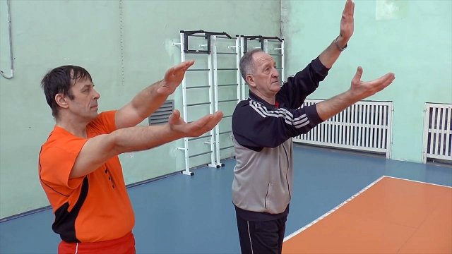 Как делать подачу в волейболе. Для начинающих #2.