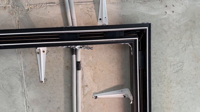 Магнитные треки в натяжной потолок. Что необходимо уч?