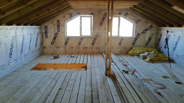 Дом Сани и Кати. Делаем пол на втором этаже и лестницу времянку.