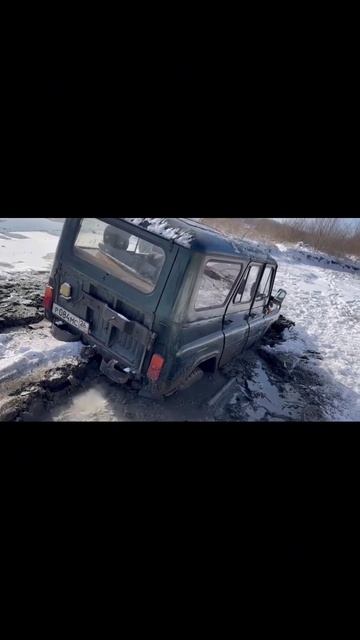 Юра волков, засадил УАЗИК